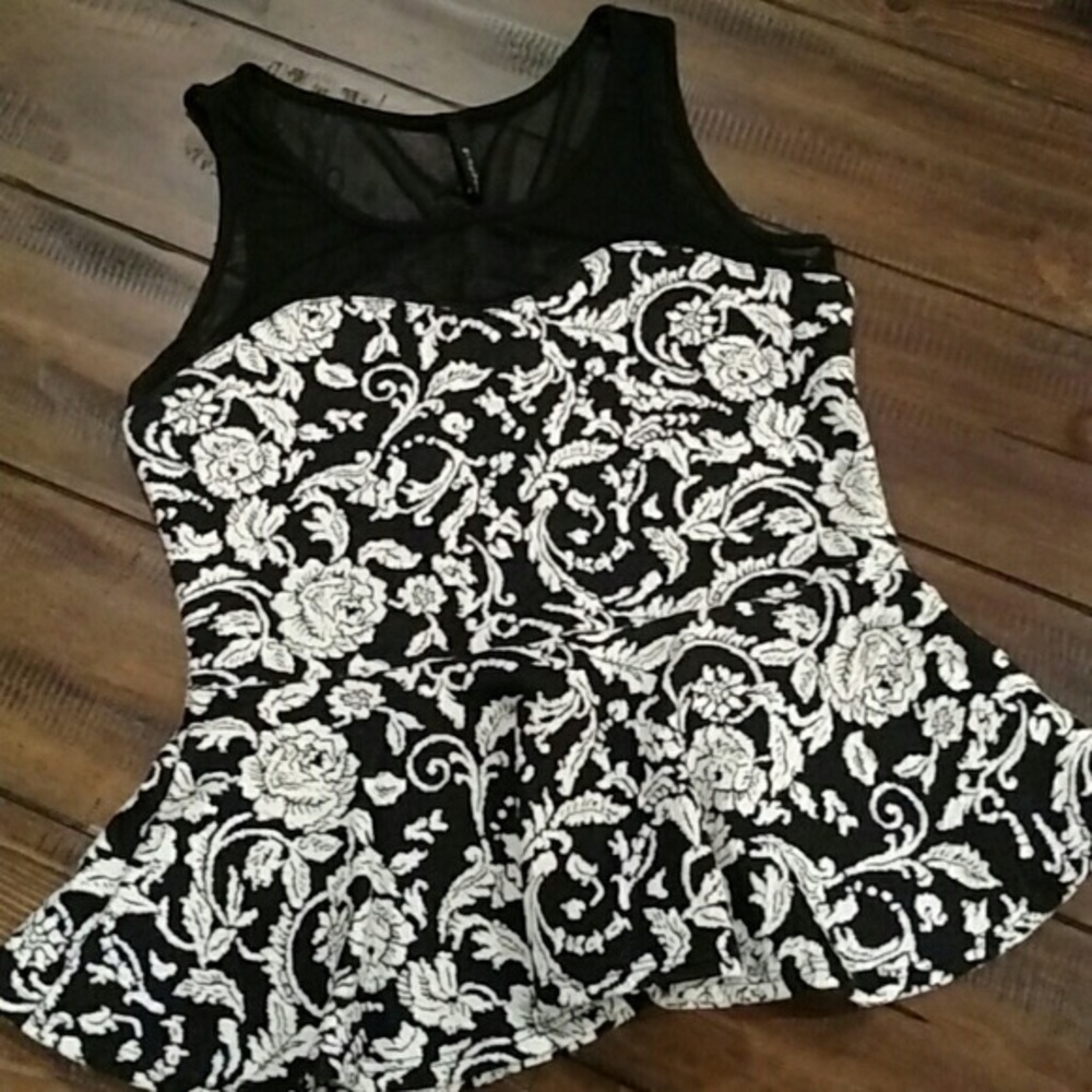 BLACK & White Floral Peplum Top